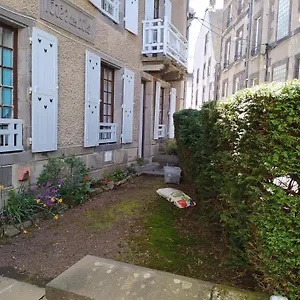 https://villa-loree-du-bois.hotels-rhonealpes.com